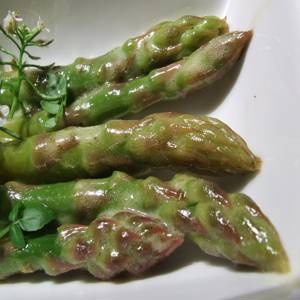 La foto della ricetta Asparagi Al Burro D'acciughe di Tuduu adatta a Celiaci