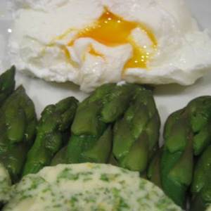 La foto della ricetta Asparagi In Camicia di Tuduu adatta a Vegetariani, diete senza glutine.