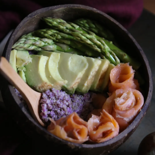 La foto della ricetta Poke viola salmone e avocado di Arte in Tavola adatta a Celiaci, Intolleranti al lattosio