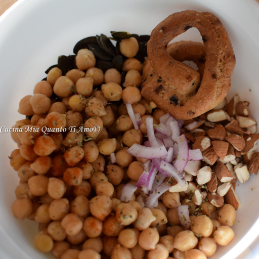 La foto della ricetta Bowl vegana con ceci e semi di zucca di Cucina Mia Quanto Ti Amo adatta a Vegetariani, vegani, diete senza lattosio, diete senza glutine, pescetariani.