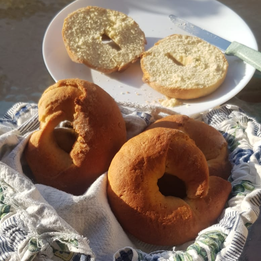 La foto della ricetta Taralli di pane con farcitura di prezzemolo di eli_passion_food adatta a Vegetariani.