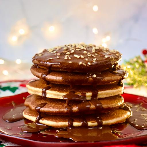 La foto della ricetta Christmas pancakes di Iamfitandsweet adatta a Vegetariani, diete senza lattosio, pescetariani.
