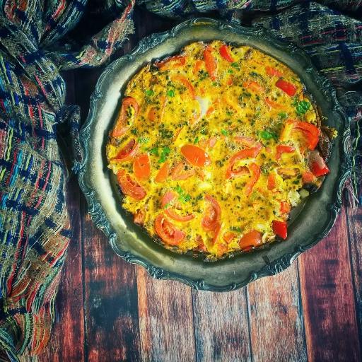 La foto della ricetta Eggah con spirulina di Viaggiando Mangiando adatta a Vegetariani, diete senza glutine, diete senza nichel, pescetariani.