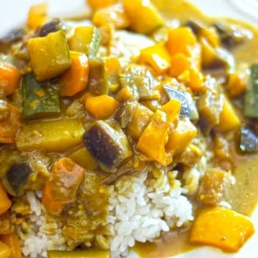 La foto della ricetta Curry di verdure con latte di cocco di Tuduu adatta a Vegetariani, diete senza lattosio, diete senza glutine, pescetariani.
