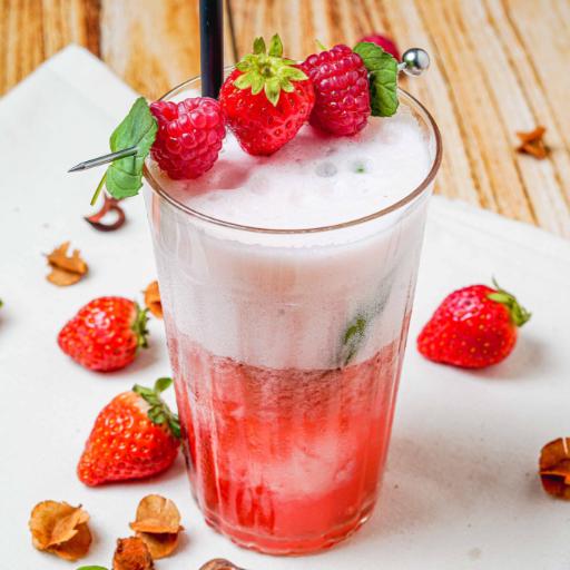 Cocktail analcolico ai frutti rossi